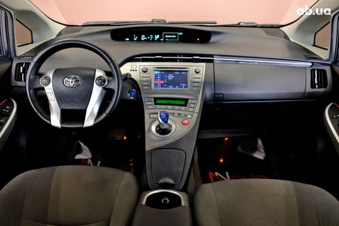 Toyota Prius 2016 серебристый - фото 6