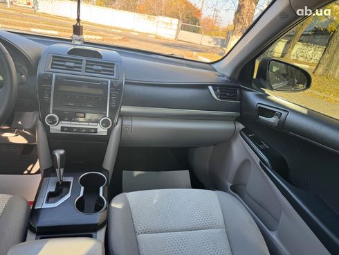 Toyota Camry 2012 серый - фото 14