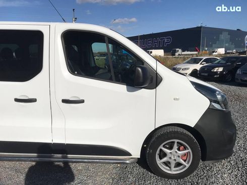 Opel Vivaro 2015 белый - фото 5