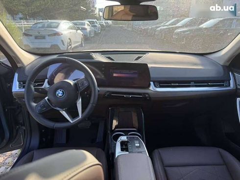 BMW iX1 2023 - фото 7