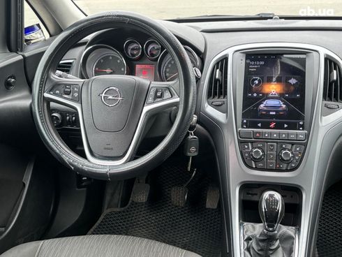 Opel Astra 2012 белый - фото 21