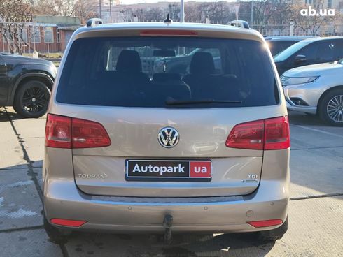 Volkswagen Touran 2011 бежевый - фото 5