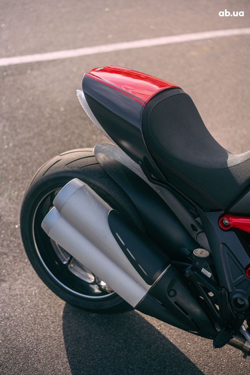 Ducati DIAVEL 2012 красный - фото 12