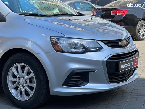 Chevrolet Sonic 2019 серый - фото 4