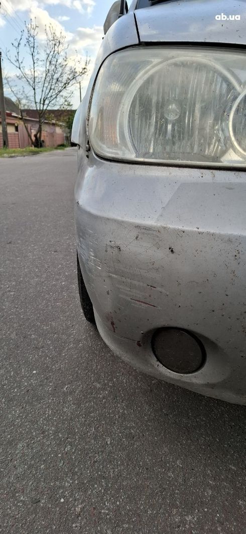 Kia Carnival 2005 серебристый - фото 5