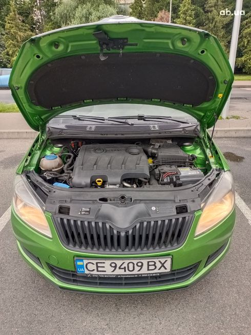 Skoda Fabia 2014 зеленый - фото 18