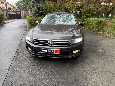 Volkswagen Passat 2015 коричневый - фото 2