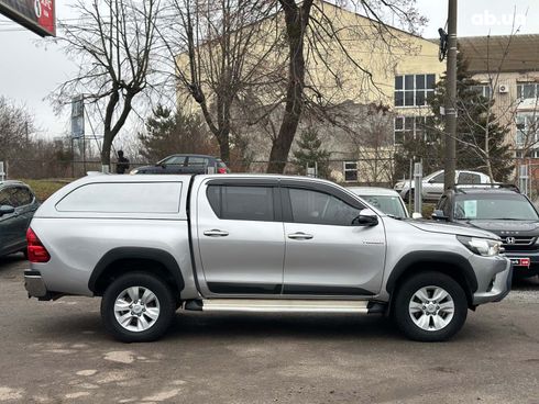 Toyota Hilux 2019 серый - фото 4