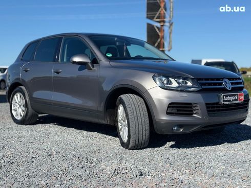 Volkswagen Touareg 2011 серый - фото 11