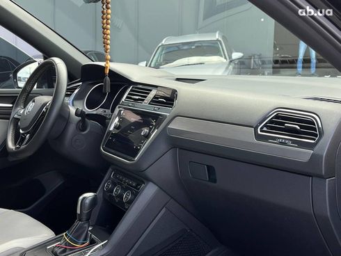 Volkswagen Tiguan 2020 черный - фото 37