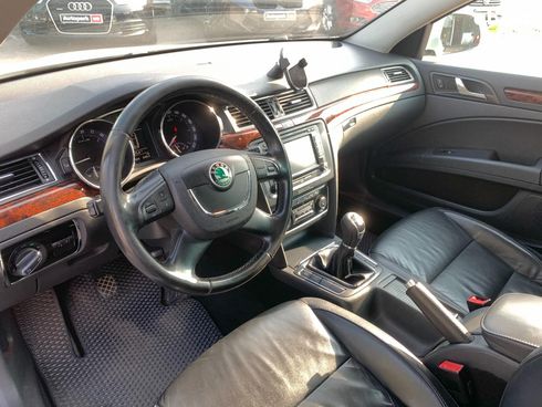 Skoda Superb 2011 белый - фото 29