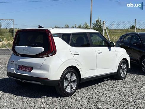 Kia Soul EV 2022 - фото 7