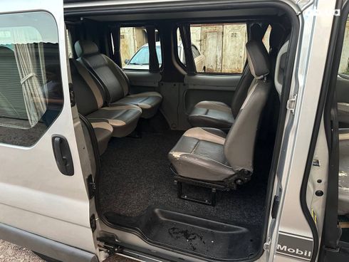 Renault Trafic 2005 серебристый - фото 8