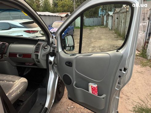 Renault Trafic 2005 серебристый - фото 14