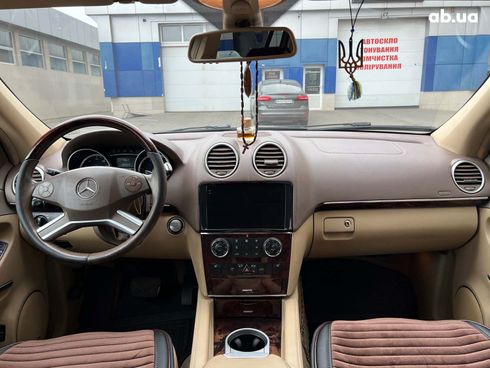 Mercedes-Benz GL-Класс 2010 красный - фото 27