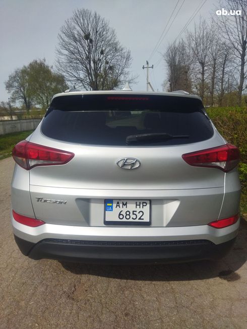 Hyundai Tucson 2018 серебристый - фото 2