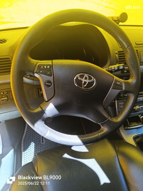 Toyota Avensis 2008 серебристый - фото 18
