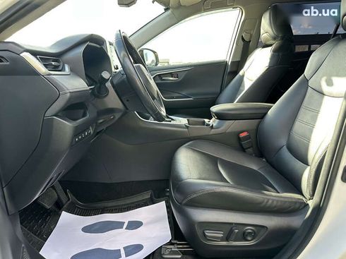 Toyota RAV4 2020 - фото 17
