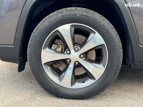 Jeep Cherokee 2018 серый - фото 11