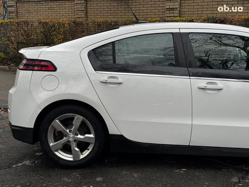 Chevrolet Volt 2012 белый - фото 10
