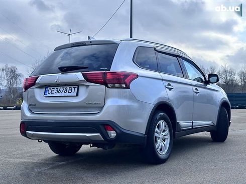 Mitsubishi Outlander 2018 - фото 15