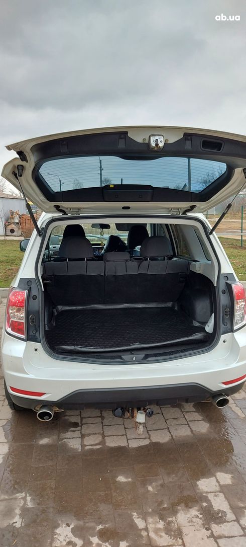Subaru Forester 2011 белый - фото 3