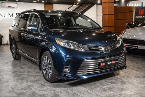 Toyota Sienna 2018 - фото 18