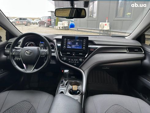 Toyota Camry 2021 белый - фото 16