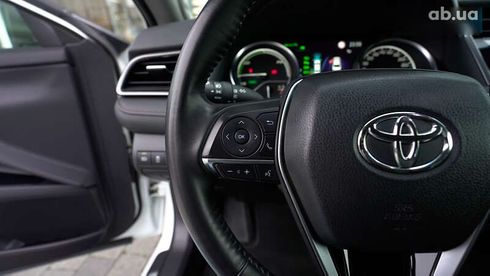 Toyota Camry 2019 - фото 18