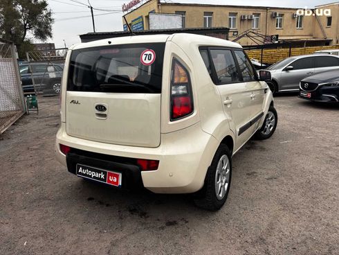 Kia Soul 2011 бежевый - фото 5