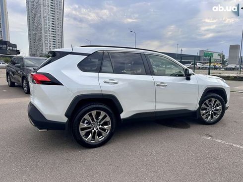 Toyota RAV4 2023 - фото 8