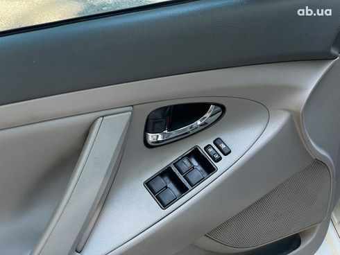 Toyota Camry 2008 белый - фото 18