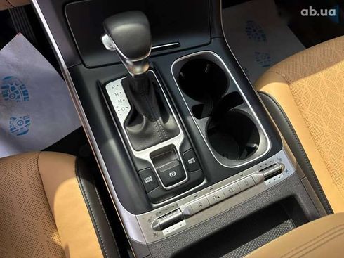 Kia Carnival 2021 - фото 23