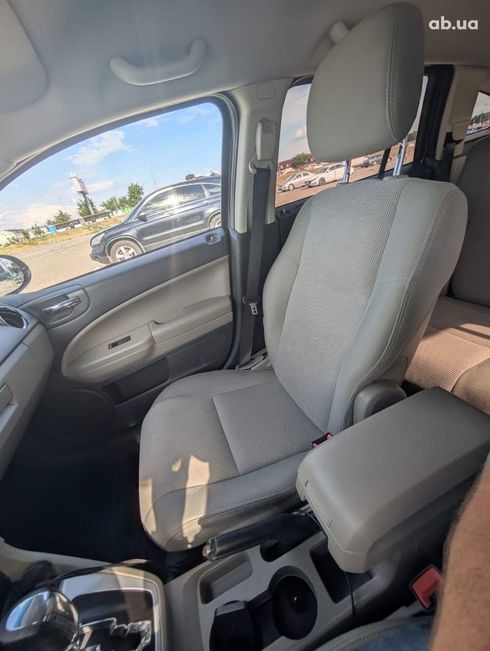 Dodge Caliber 2011 серебристый - фото 9