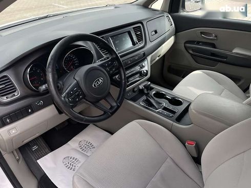 Kia Sedona 2018 - фото 9