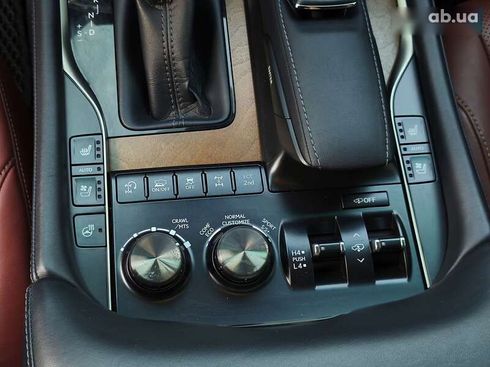 Lexus LX 2017 - фото 25