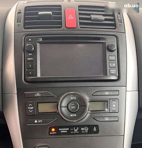 Toyota Auris 2012 - фото 16