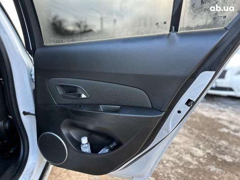 Chevrolet Cruze 2012 белый - фото 26