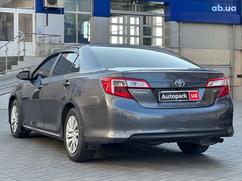 Toyota Camry 2013 серый - фото 9