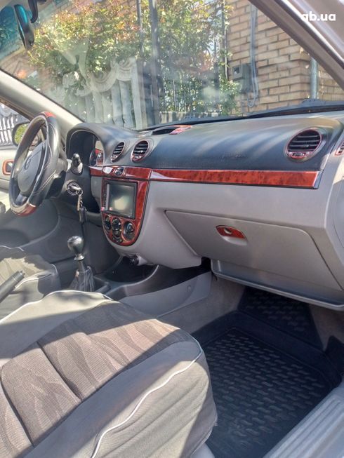 Chevrolet Lacetti 2006 серебристый - фото 4