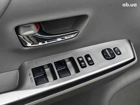 Toyota Prius V 2017 серый - фото 10