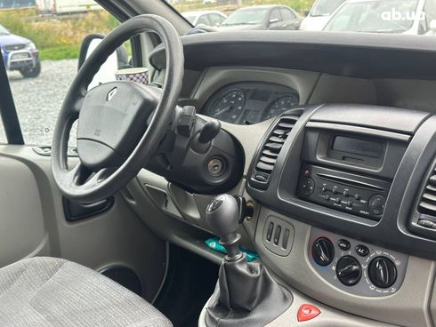Renault Trafic 2009 белый - фото 22
