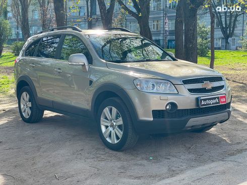 Chevrolet Captiva 2009 бежевый - фото 3