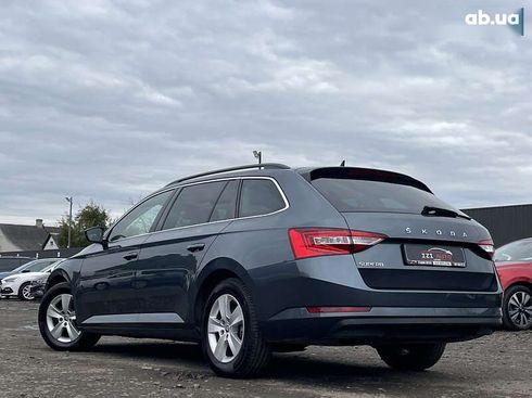Skoda Superb 2022 - фото 6