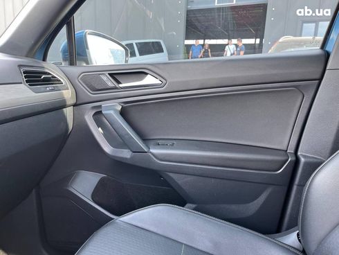 Volkswagen Tiguan 2018 синий - фото 27