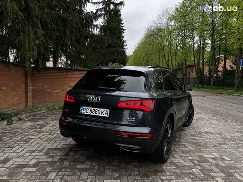Audi Q5 2018 серый - фото 10