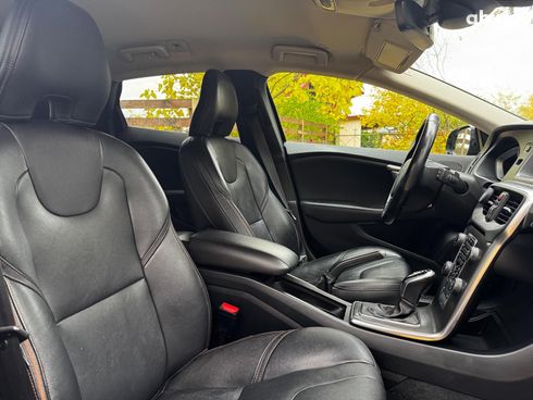 Volvo V40 2015 черный - фото 31