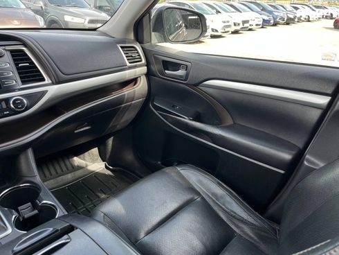 Toyota Highlander 2016 серый - фото 33