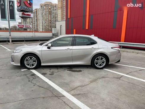 Toyota Camry 2019 - фото 9