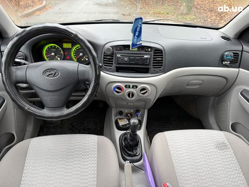 Hyundai Accent 2008 черный - фото 15